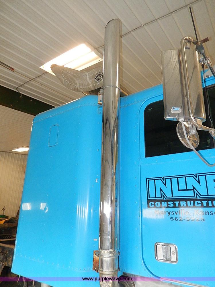 image for item I9488 1995 Freightliner FLD120 semi truck