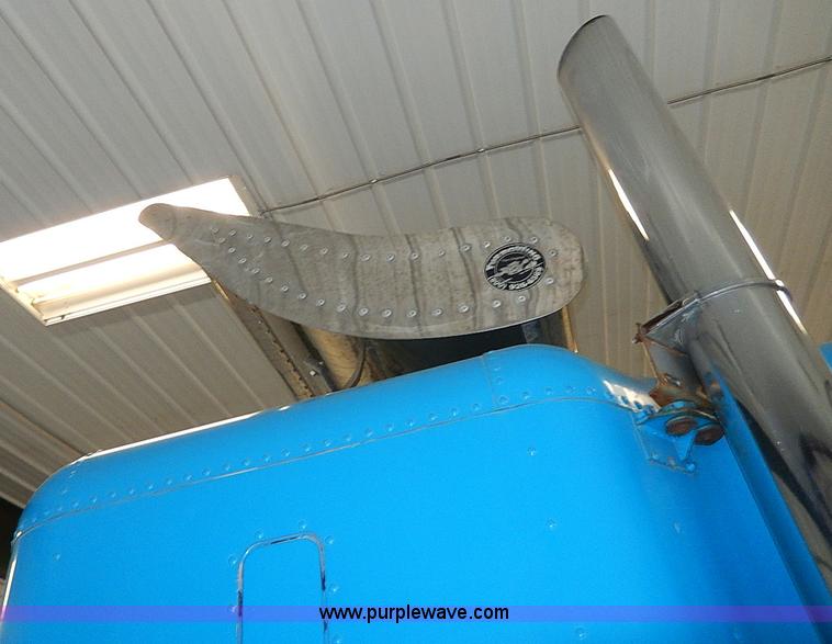 image for item I9488 1995 Freightliner FLD120 semi truck