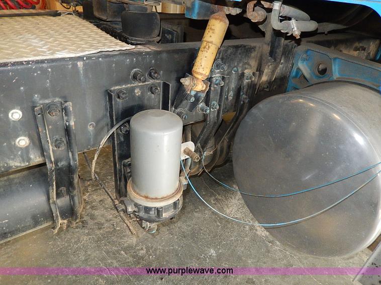 image for item I9488 1995 Freightliner FLD120 semi truck