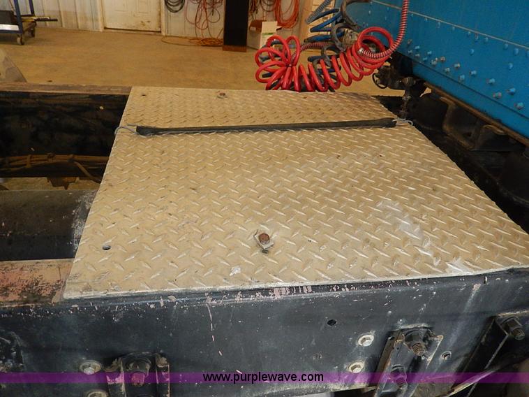 image for item I9488 1995 Freightliner FLD120 semi truck