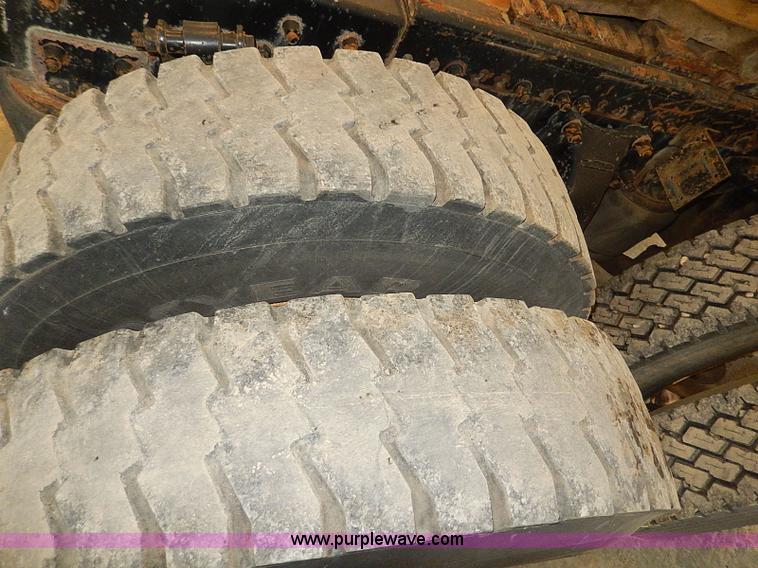 image for item I9488 1995 Freightliner FLD120 semi truck