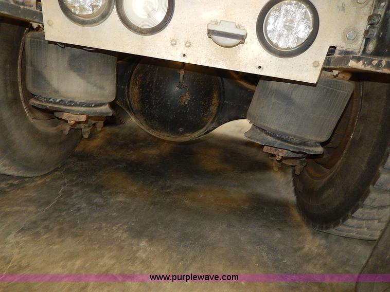 image for item I9488 1995 Freightliner FLD120 semi truck