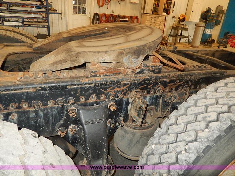 image for item I9488 1995 Freightliner FLD120 semi truck