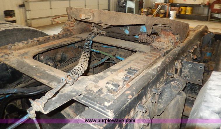 image for item I9488 1995 Freightliner FLD120 semi truck