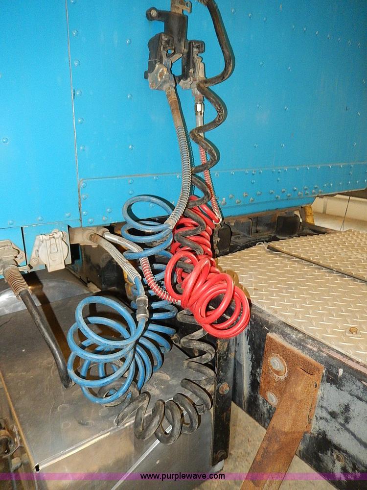 image for item I9488 1995 Freightliner FLD120 semi truck