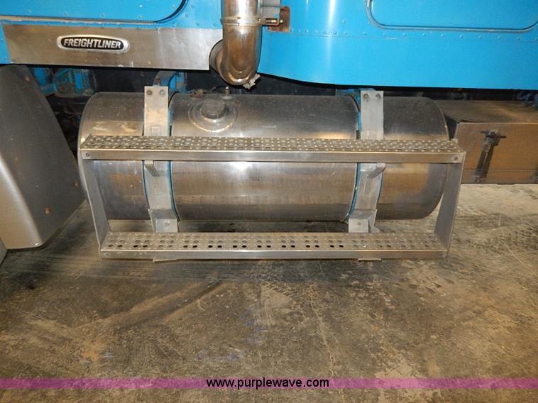 image for item I9488 1995 Freightliner FLD120 semi truck