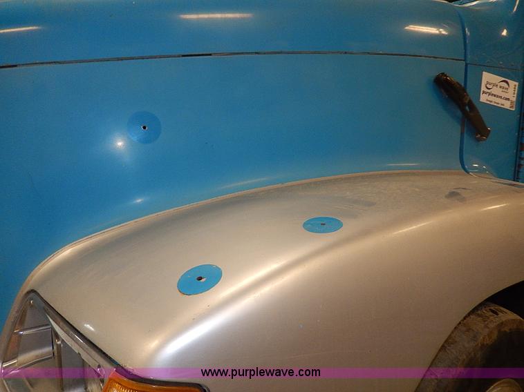 image for item I9488 1995 Freightliner FLD120 semi truck