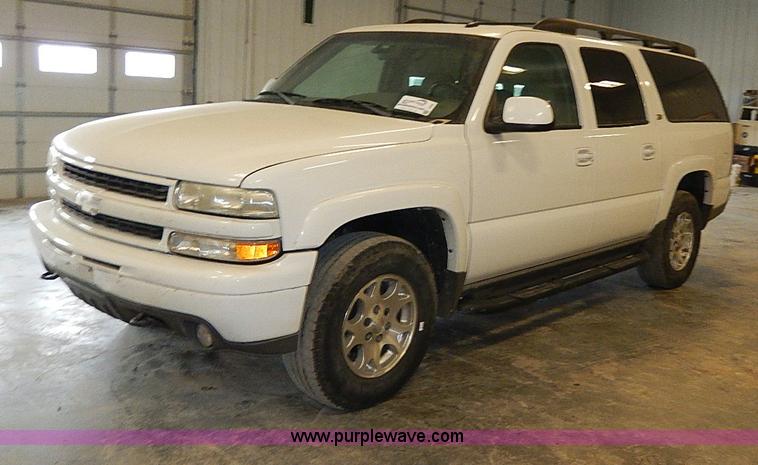 image for item I9492 2002 Chevrolet Suburban 1500 Z71 SUV