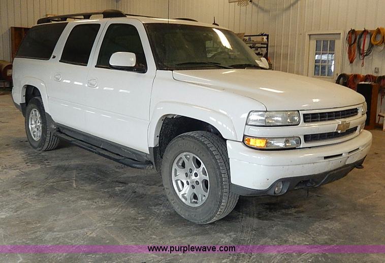 image for item I9492 2002 Chevrolet Suburban 1500 Z71 SUV