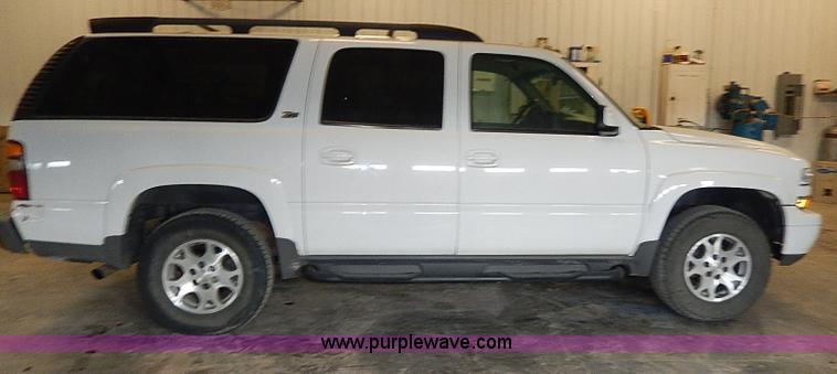 image for item I9492 2002 Chevrolet Suburban 1500 Z71 SUV