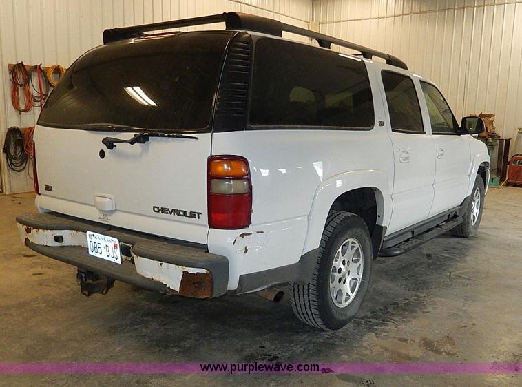 image for item I9492 2002 Chevrolet Suburban 1500 Z71 SUV
