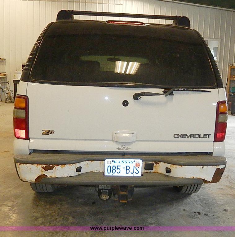 image for item I9492 2002 Chevrolet Suburban 1500 Z71 SUV