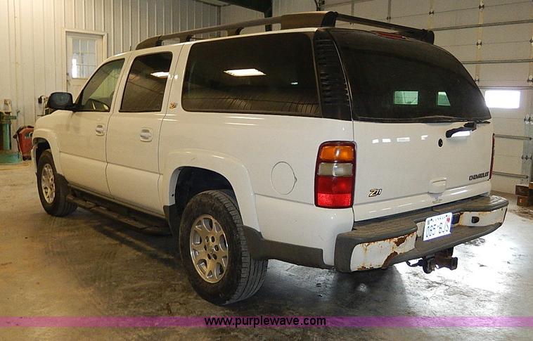 image for item I9492 2002 Chevrolet Suburban 1500 Z71 SUV