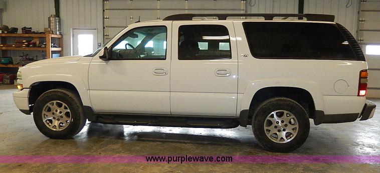 image for item I9492 2002 Chevrolet Suburban 1500 Z71 SUV