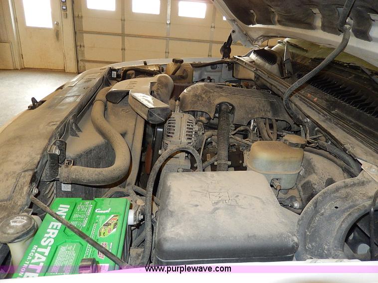 image for item I9492 2002 Chevrolet Suburban 1500 Z71 SUV