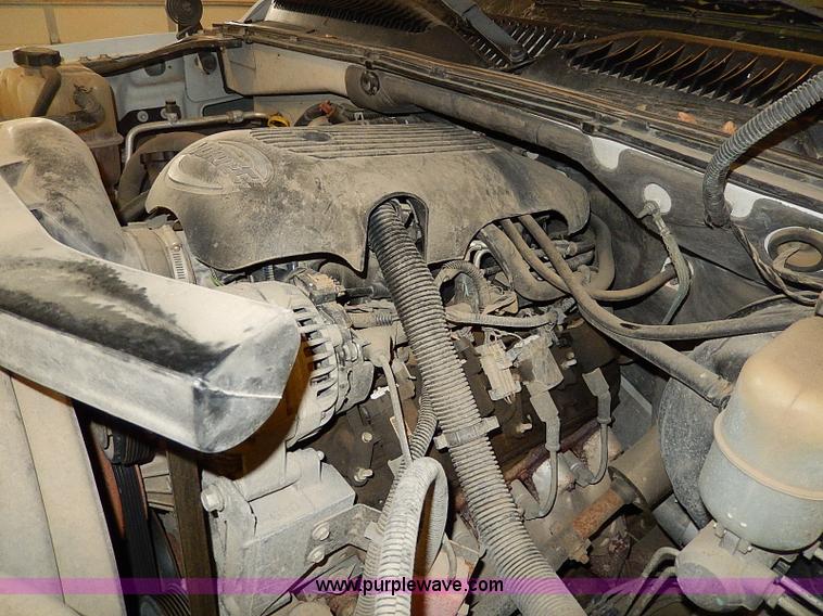 image for item I9492 2002 Chevrolet Suburban 1500 Z71 SUV