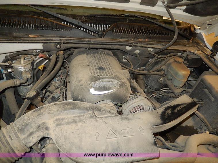 image for item I9492 2002 Chevrolet Suburban 1500 Z71 SUV