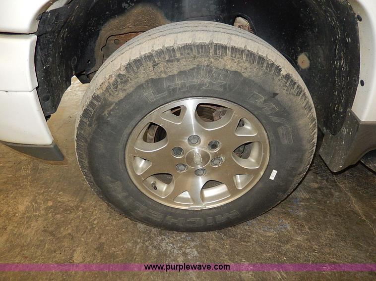 image for item I9492 2002 Chevrolet Suburban 1500 Z71 SUV