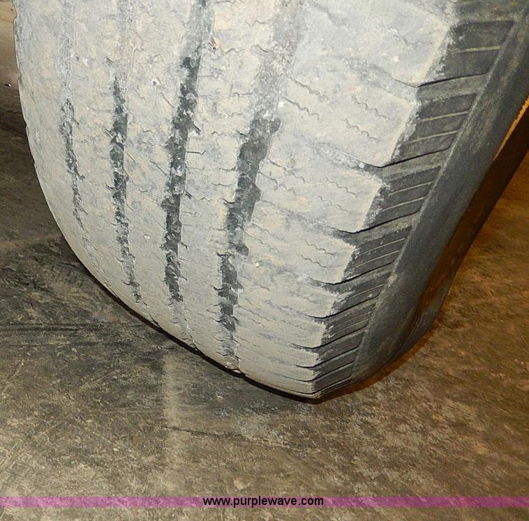 image for item I9492 2002 Chevrolet Suburban 1500 Z71 SUV