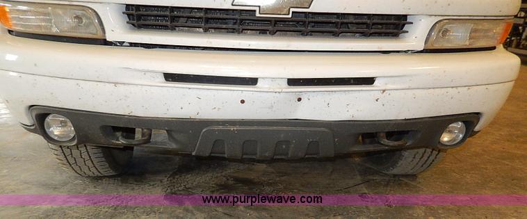 image for item I9492 2002 Chevrolet Suburban 1500 Z71 SUV