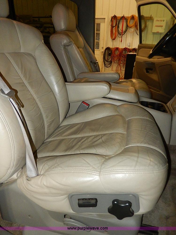 image for item I9492 2002 Chevrolet Suburban 1500 Z71 SUV