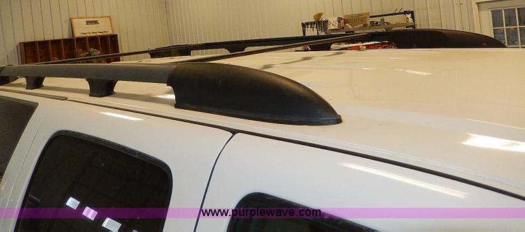 image for item I9492 2002 Chevrolet Suburban 1500 Z71 SUV