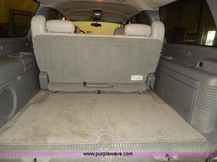 image for item I9492 2002 Chevrolet Suburban 1500 Z71 SUV