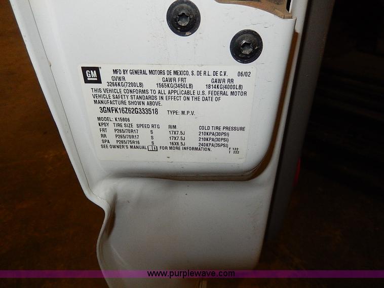 image for item I9492 2002 Chevrolet Suburban 1500 Z71 SUV