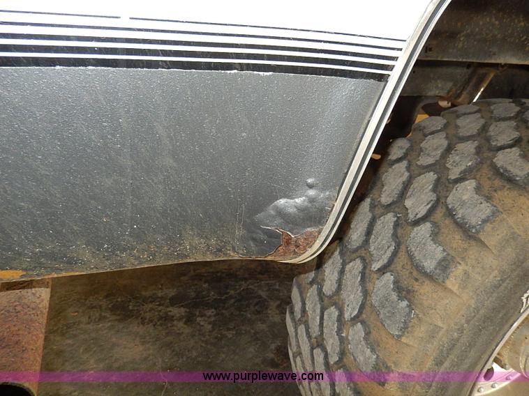 image for item I9492 2002 Chevrolet Suburban 1500 Z71 SUV