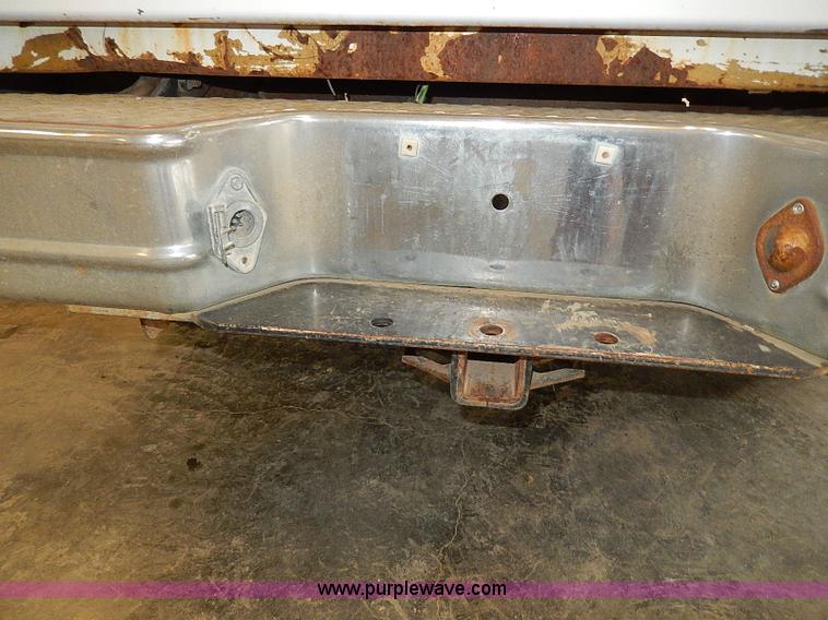 image for item I9492 2002 Chevrolet Suburban 1500 Z71 SUV