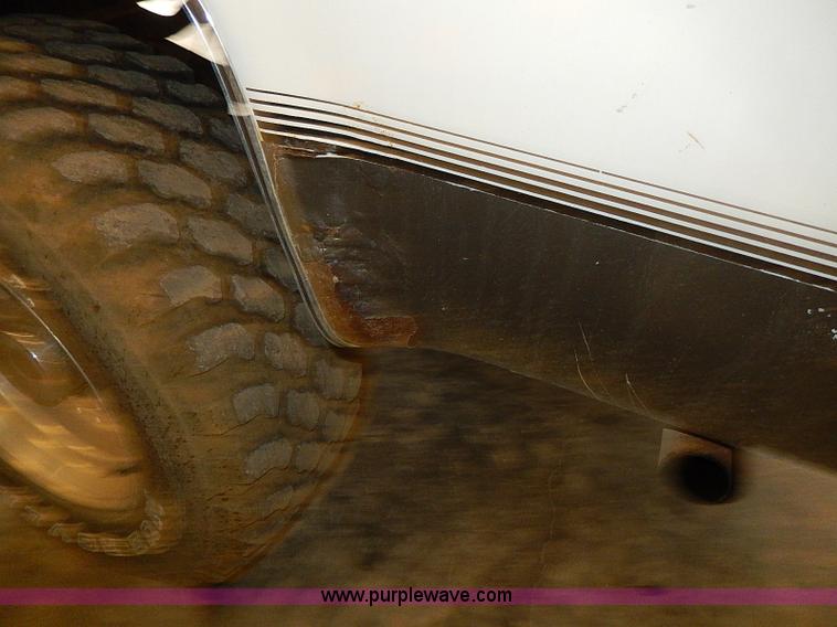 image for item I9492 2002 Chevrolet Suburban 1500 Z71 SUV