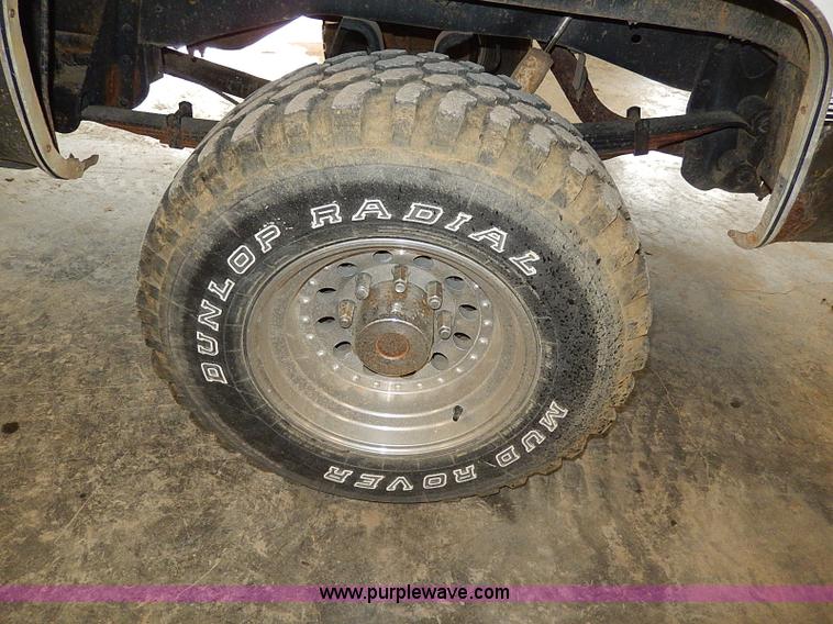 image for item I9492 2002 Chevrolet Suburban 1500 Z71 SUV