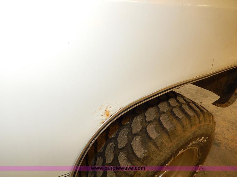 image for item I9492 2002 Chevrolet Suburban 1500 Z71 SUV