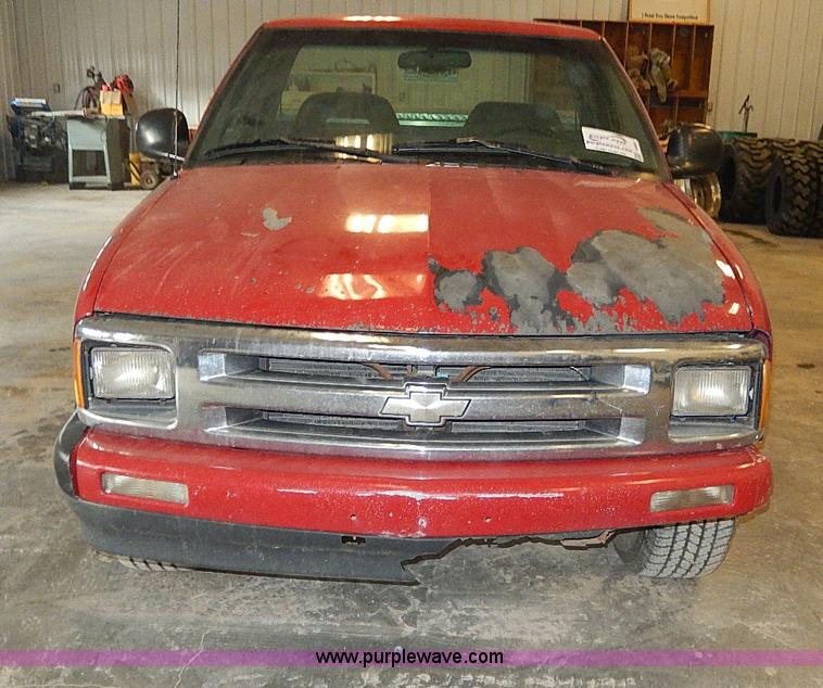 image for item I9493 1995 Chevrolet S10 pickup truck