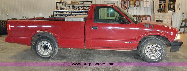 image for item I9493 1995 Chevrolet S10 pickup truck