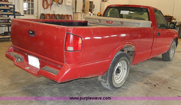 image for item I9493 1995 Chevrolet S10 pickup truck