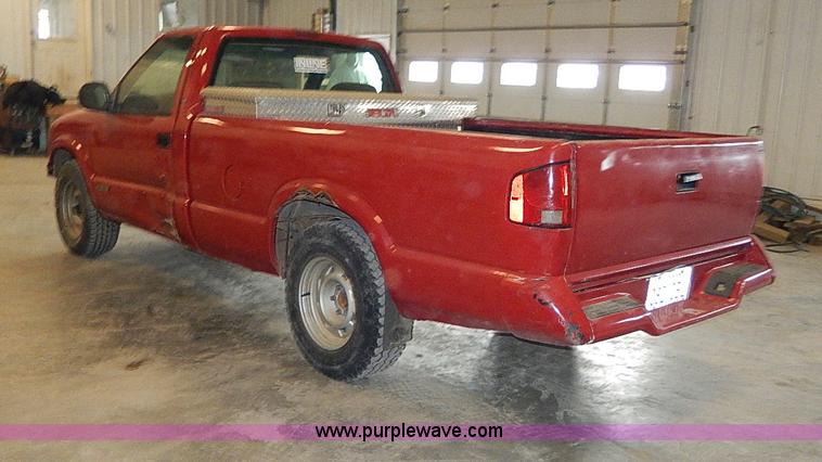 image for item I9493 1995 Chevrolet S10 pickup truck