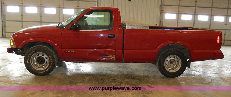 image for item I9493 1995 Chevrolet S10 pickup truck