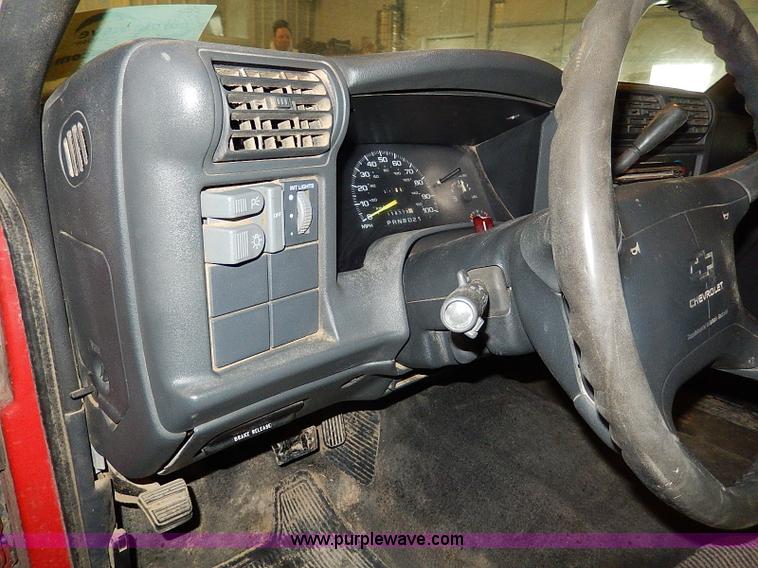 image for item I9493 1995 Chevrolet S10 pickup truck