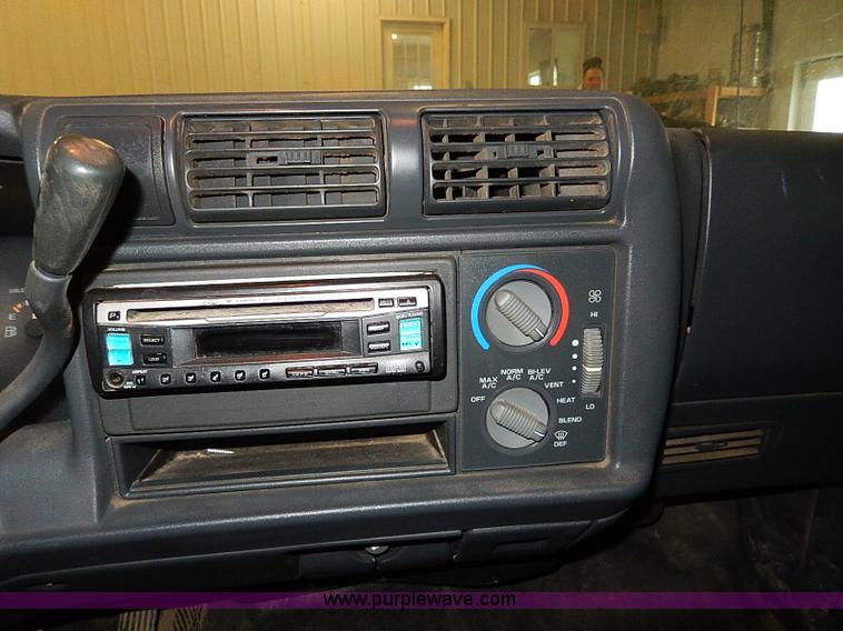 image for item I9493 1995 Chevrolet S10 pickup truck