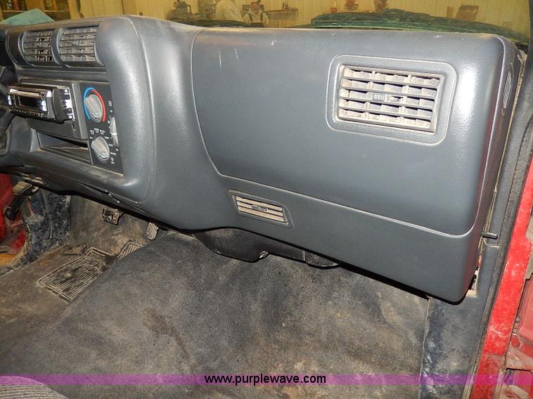 image for item I9493 1995 Chevrolet S10 pickup truck