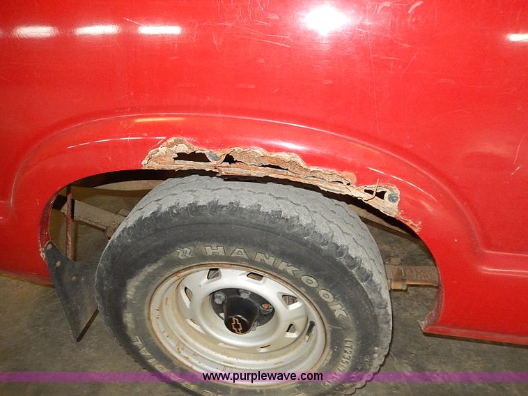 image for item I9493 1995 Chevrolet S10 pickup truck