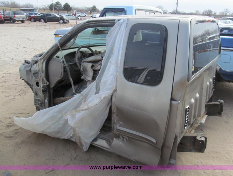 image for item G9675 2001 Ford F150 pickup truck cab