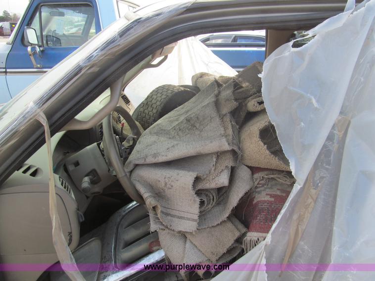 image for item G9675 2001 Ford F150 pickup truck cab