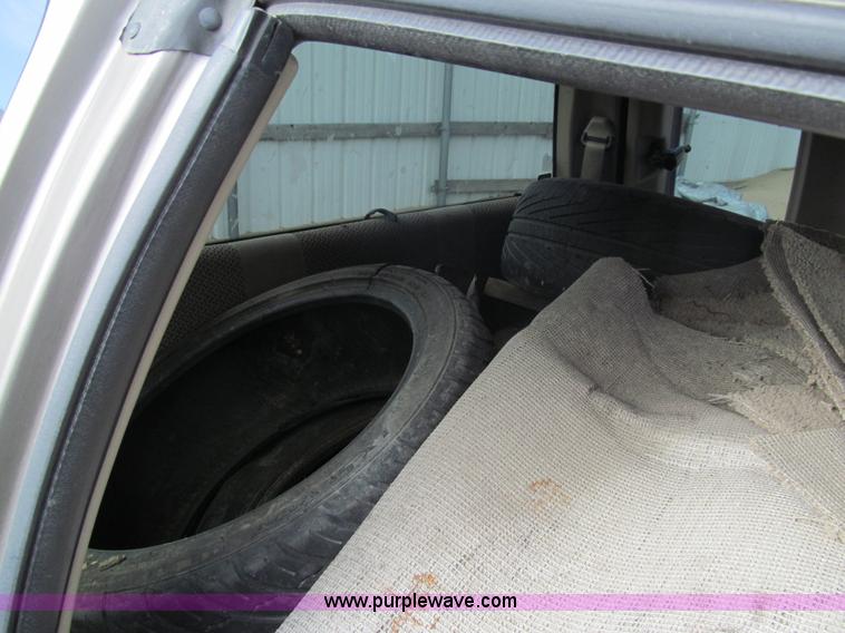 image for item G9675 2001 Ford F150 pickup truck cab