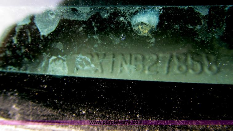 image for item G9675 2001 Ford F150 pickup truck cab