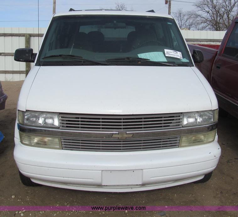 image for item G9676 2002 Chevrolet Astro van