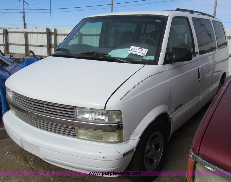 image for item G9676 2002 Chevrolet Astro van