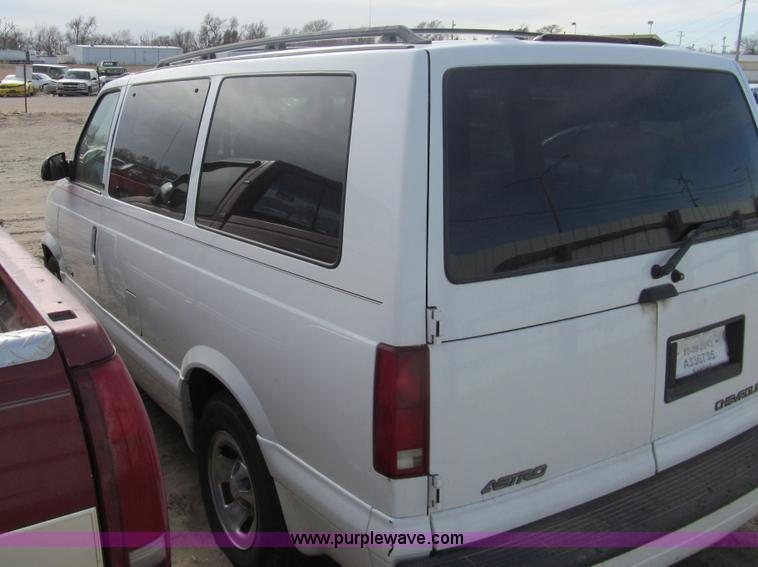 image for item G9676 2002 Chevrolet Astro van