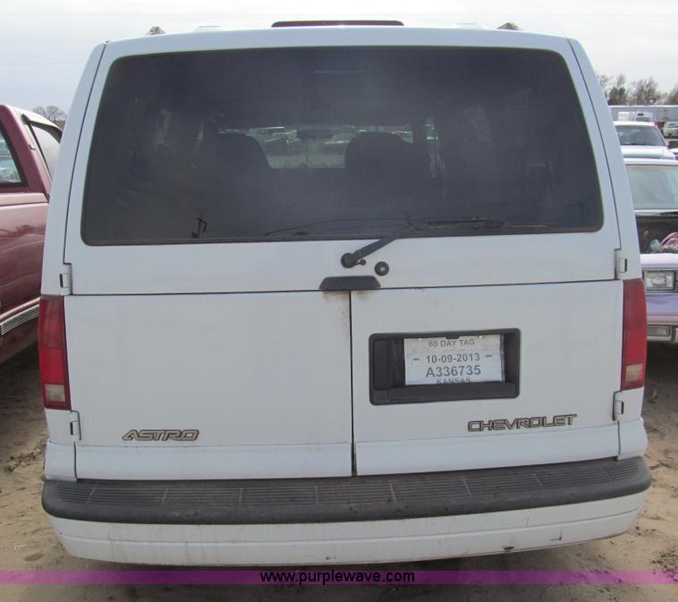image for item G9676 2002 Chevrolet Astro van
